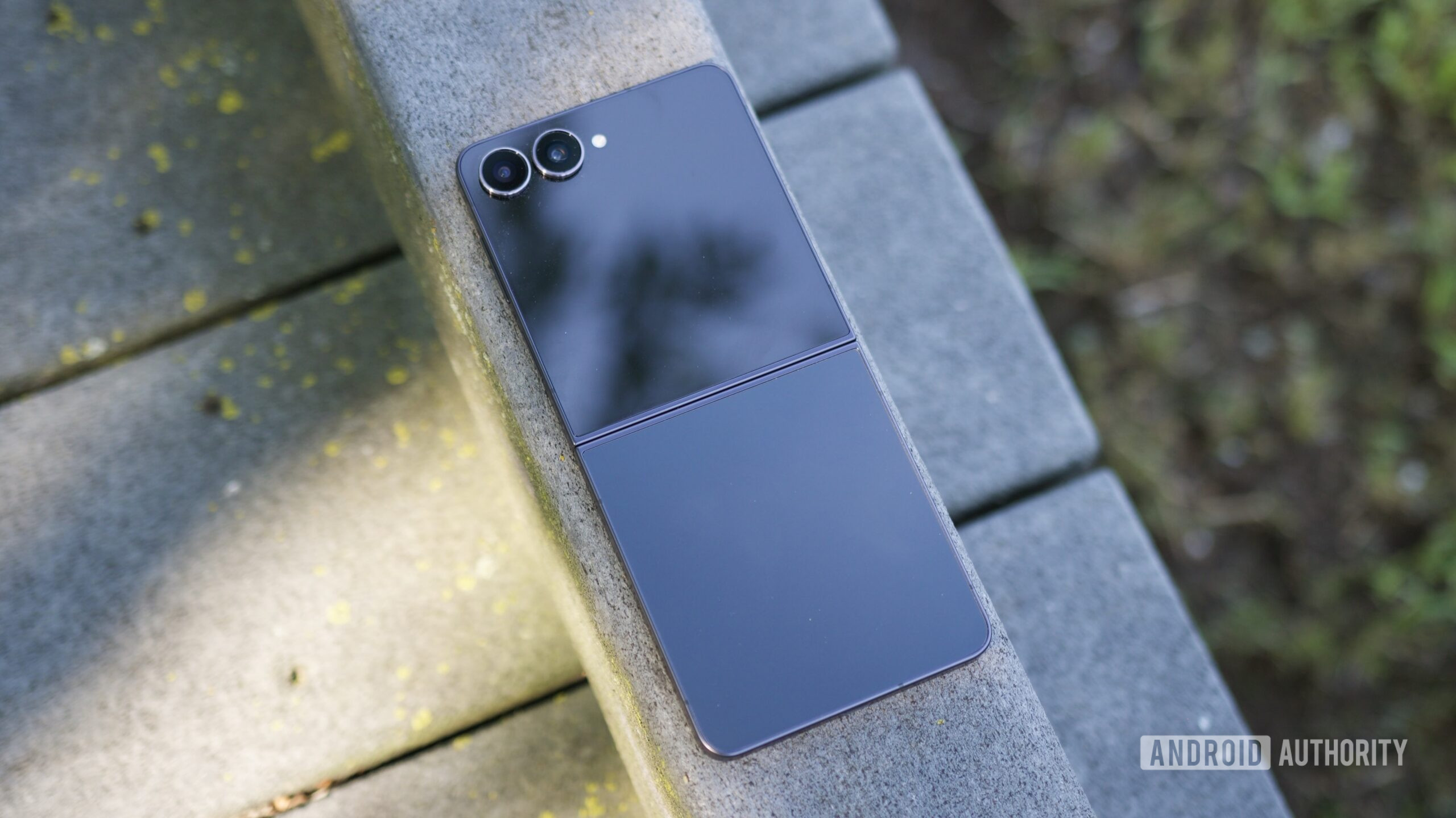 Samsung’s Galaxy Z Flip could be Exynos-only for another year