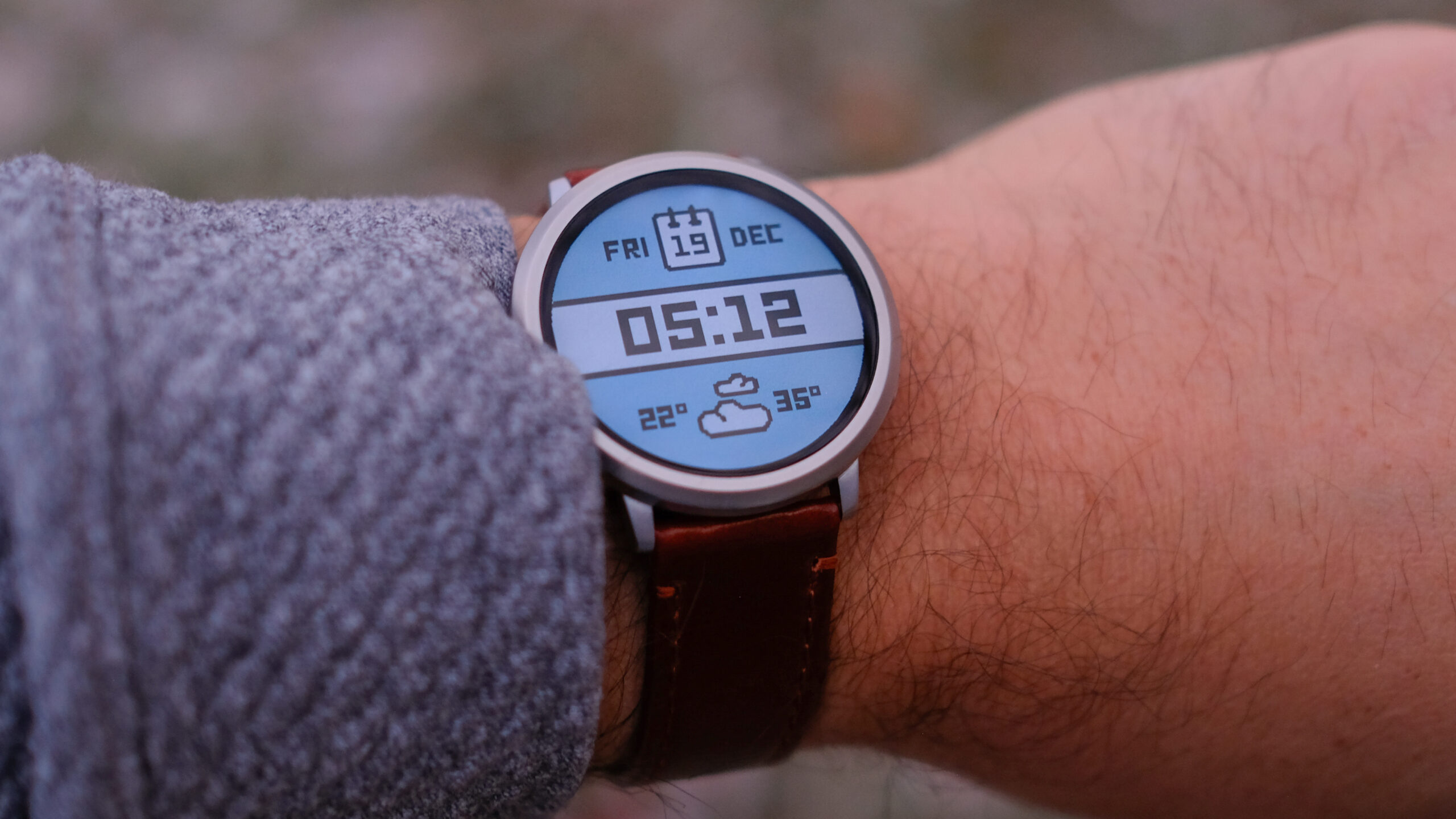The Pebble Round 2 is here, and it fixes the original’s biggest flaws